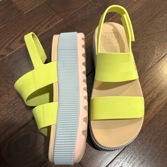 REEF Women's Water Vista Higher Sandal sz 8 - Picture 1 of 4